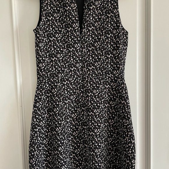 GAP Women's Black/White/Grey Sleeveless Flare Dress, Pockets, Size 6 - Picture 3 of 8
